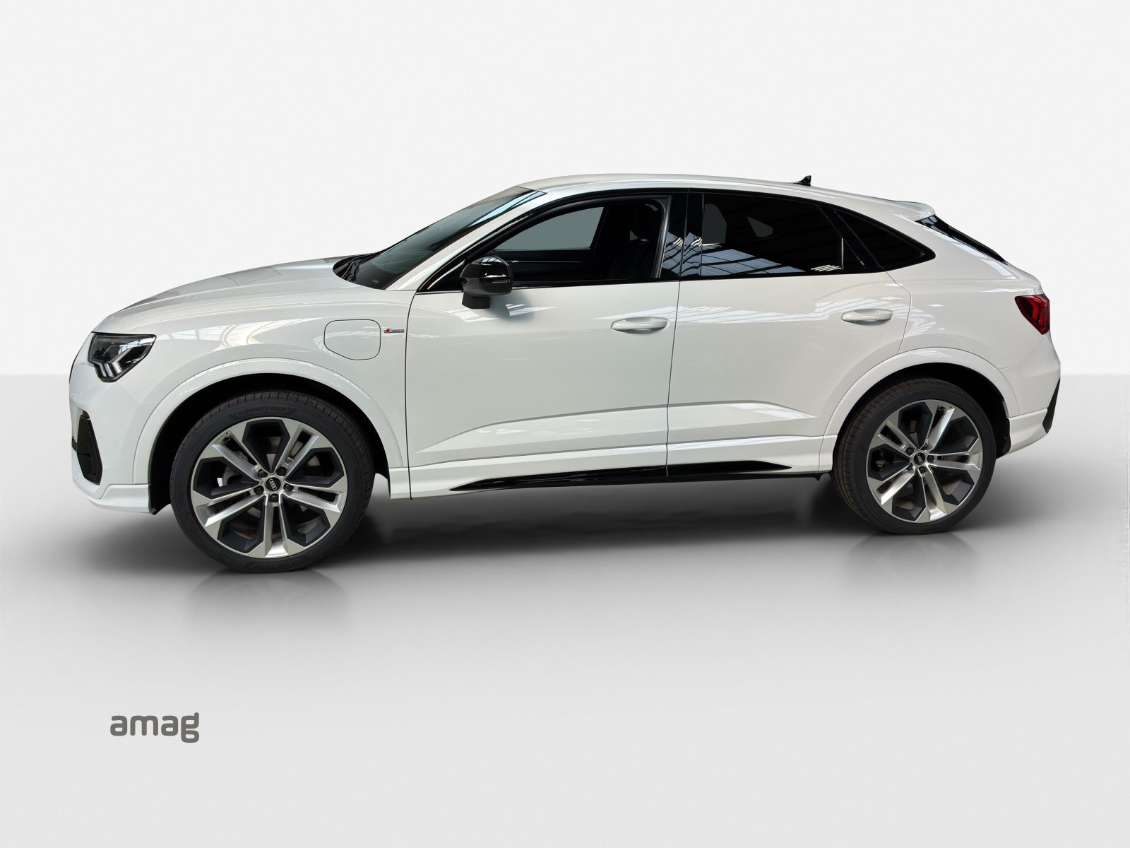 AUDI Q3 Sportback 45 TFSI e S line, Hybride Intégral Essence/Électricité, Occasion / Utilisé, Automatique - 2