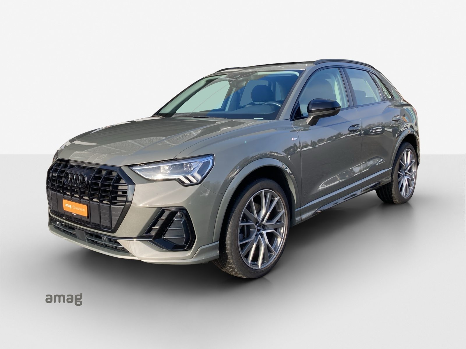 AUDI Q3 40 TDI S line Attraction