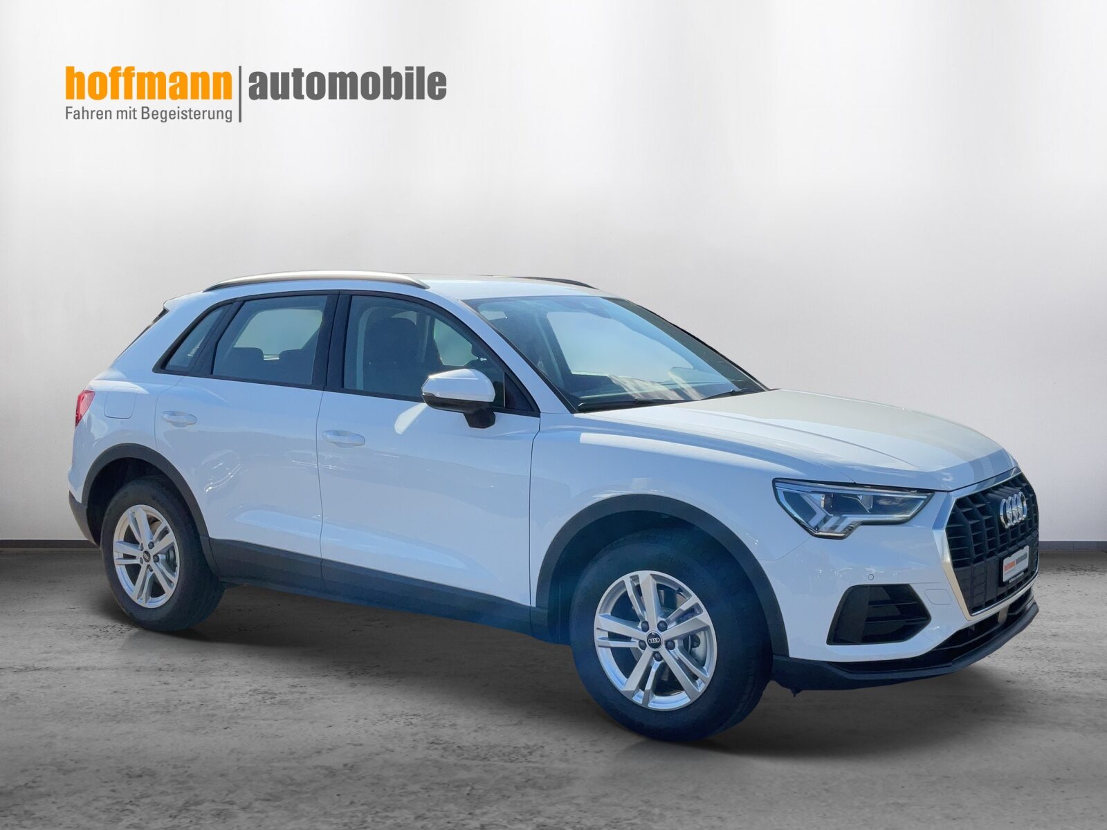 AUDI Q3 35 TFSI Attraction, Petrol, Second hand / Used, Automatic - 3