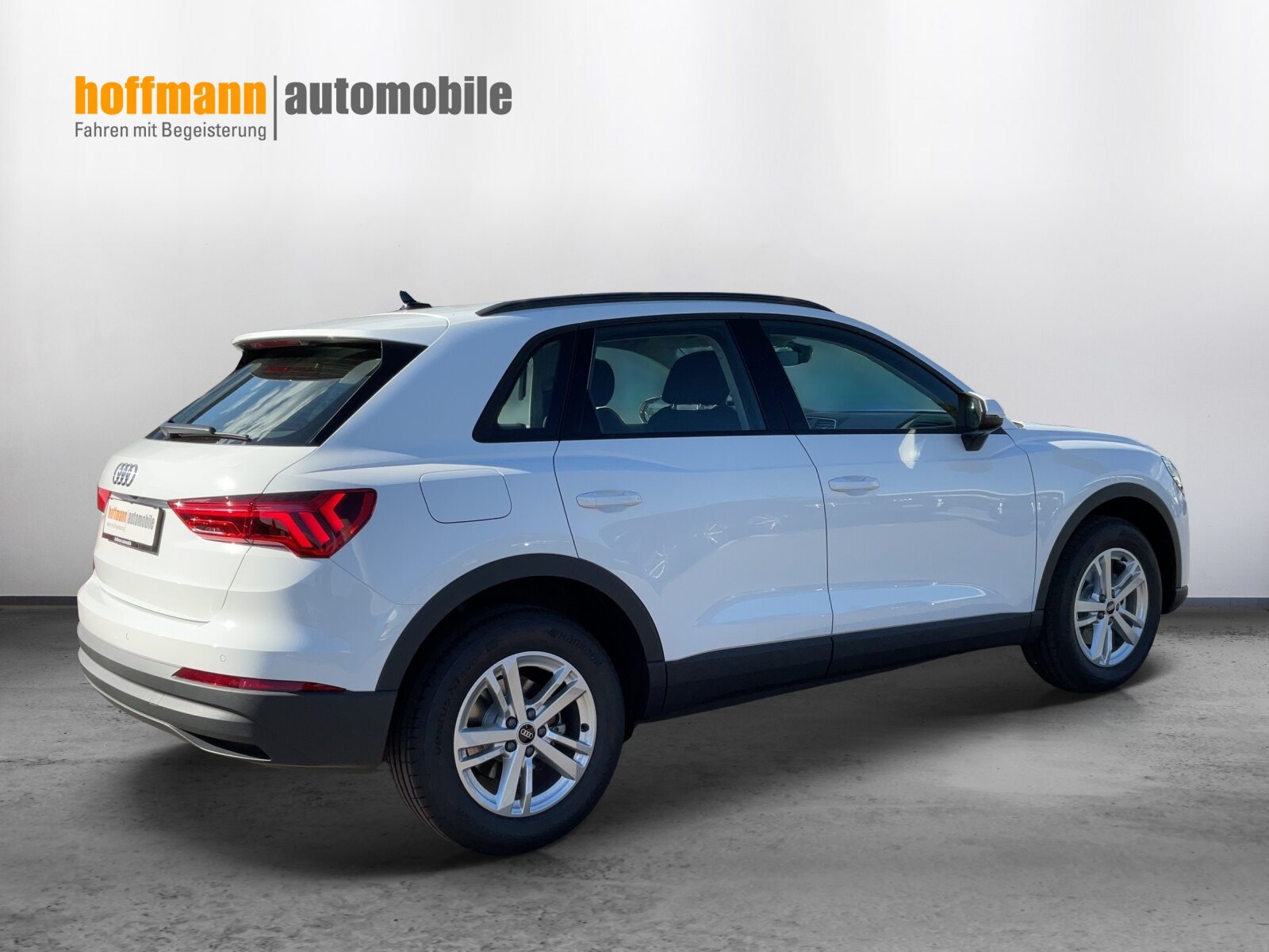 AUDI Q3 35 TFSI Attraction, Petrol, Second hand / Used, Automatic - 4
