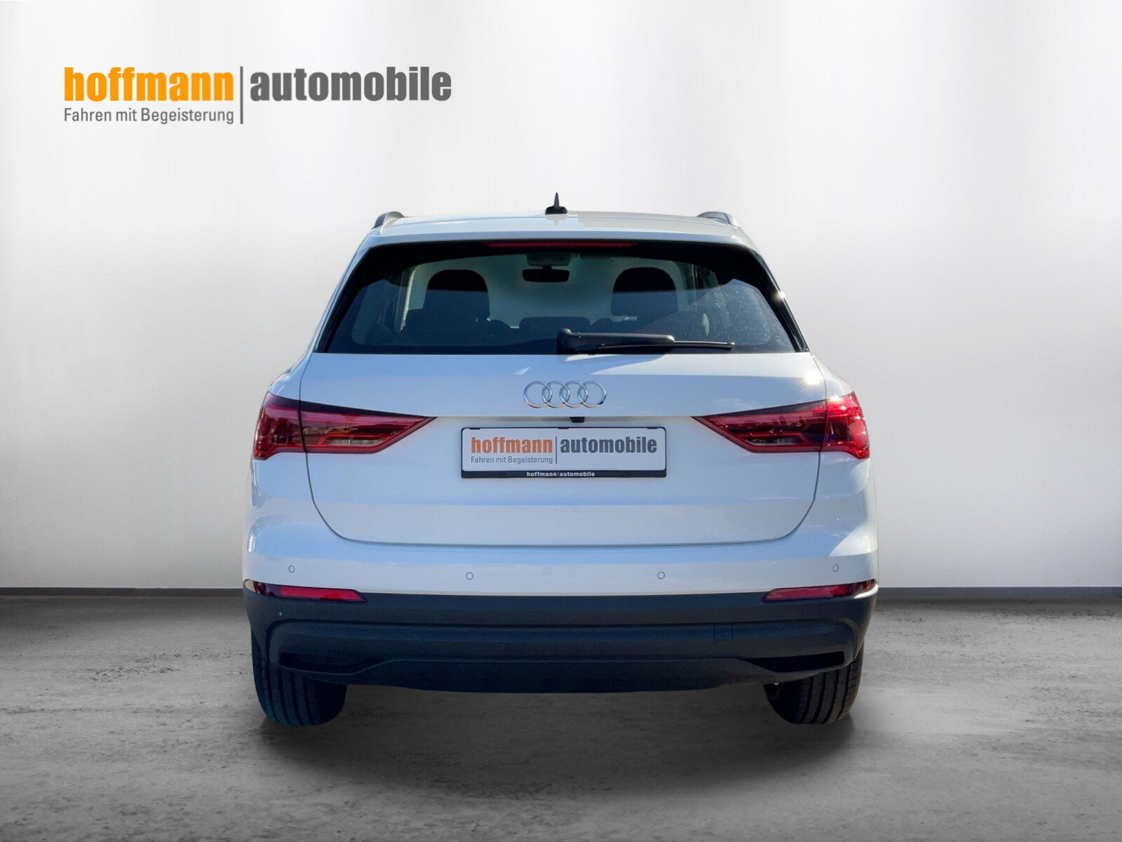 AUDI Q3 35 TFSI Attraction, Petrol, Second hand / Used, Automatic - 5