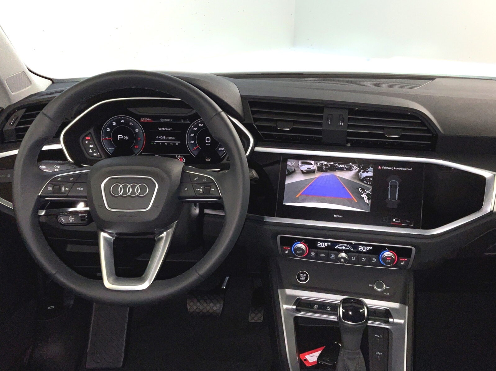 AUDI Q3 35 TFSI Attraction, Petrol, Second hand / Used, Automatic - 7