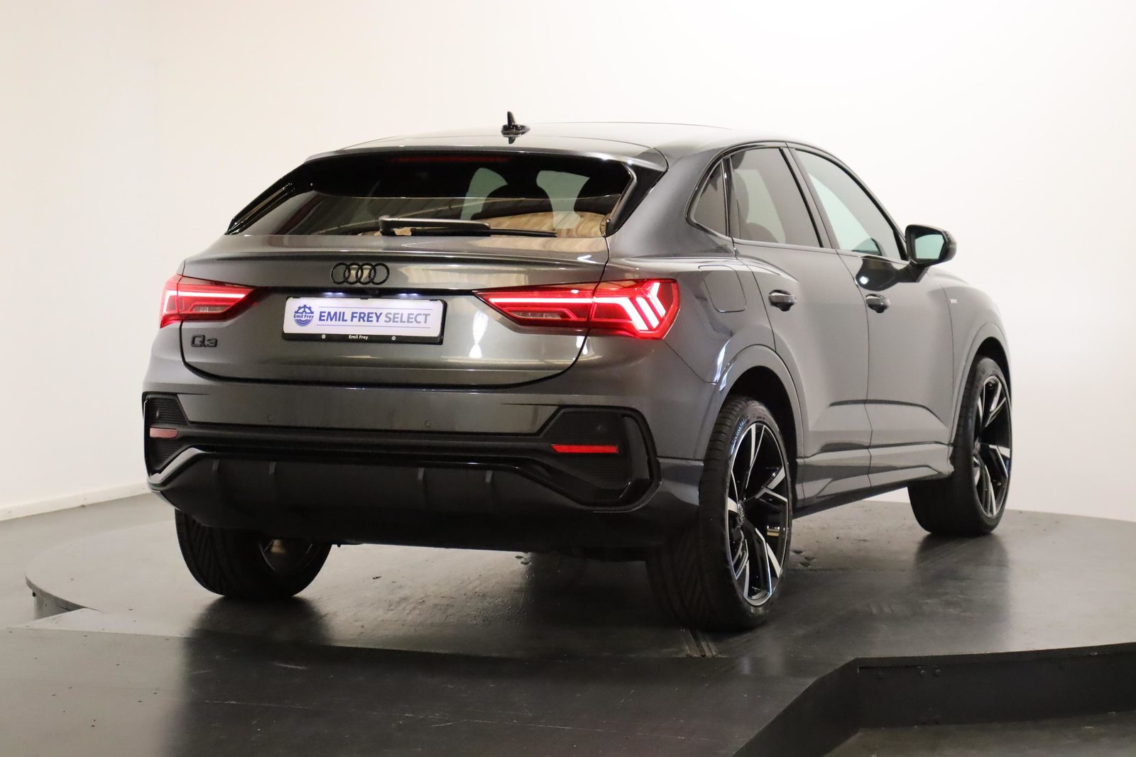 AUDI Q3 Sportback 1.5 35 TFSI S line S-Tronic, Hybride Léger Essence/Électricité, Occasion / Utilisé, Automatique - 2