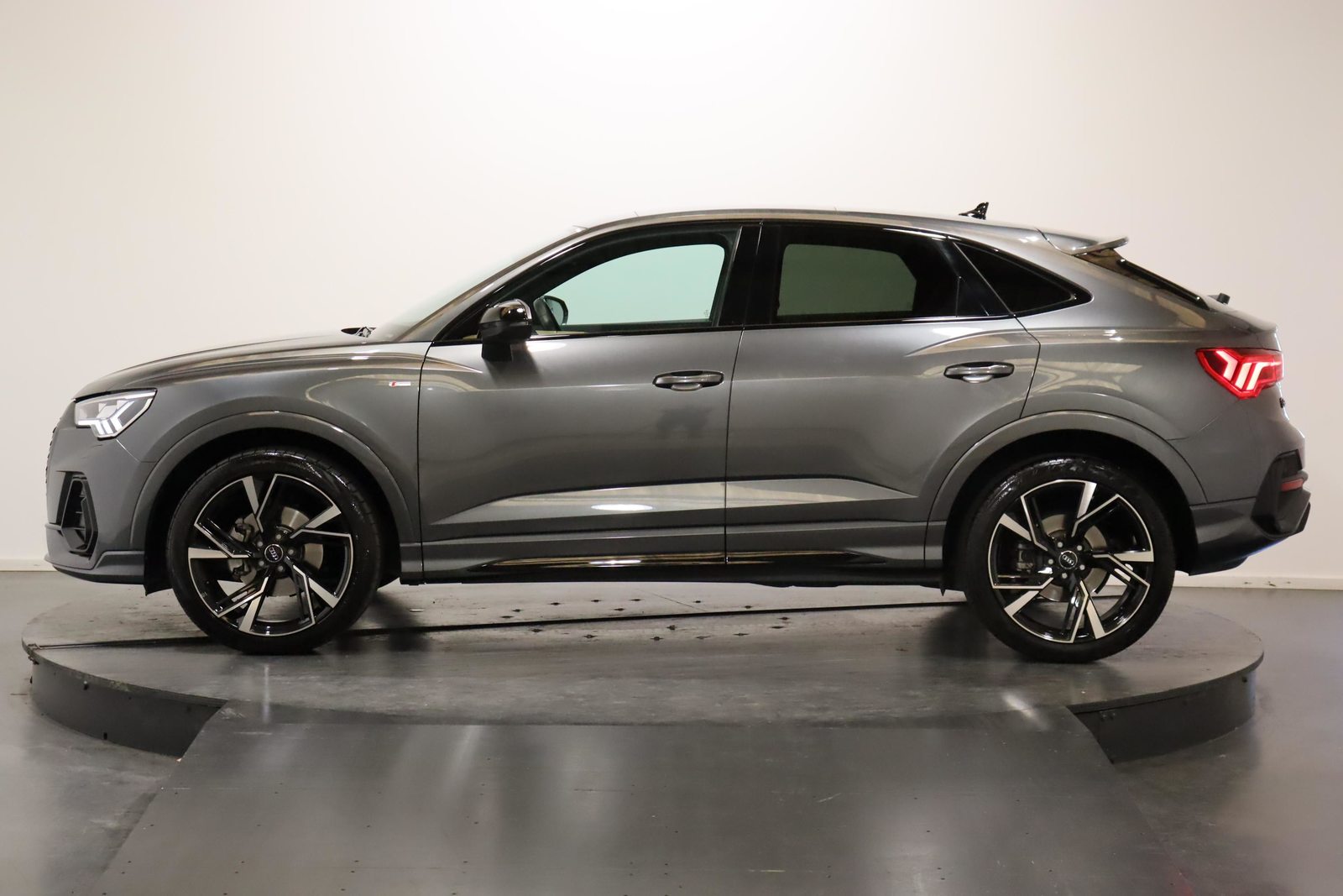 AUDI Q3 Sportback 1.5 35 TFSI S line S-Tronic, Hybride Léger Essence/Électricité, Occasion / Utilisé, Automatique - 3