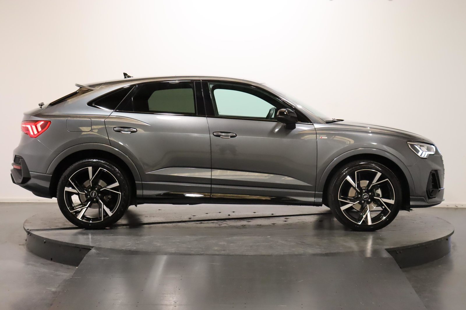 AUDI Q3 Sportback 1.5 35 TFSI S line S-Tronic, Hybride Léger Essence/Électricité, Occasion / Utilisé, Automatique - 4