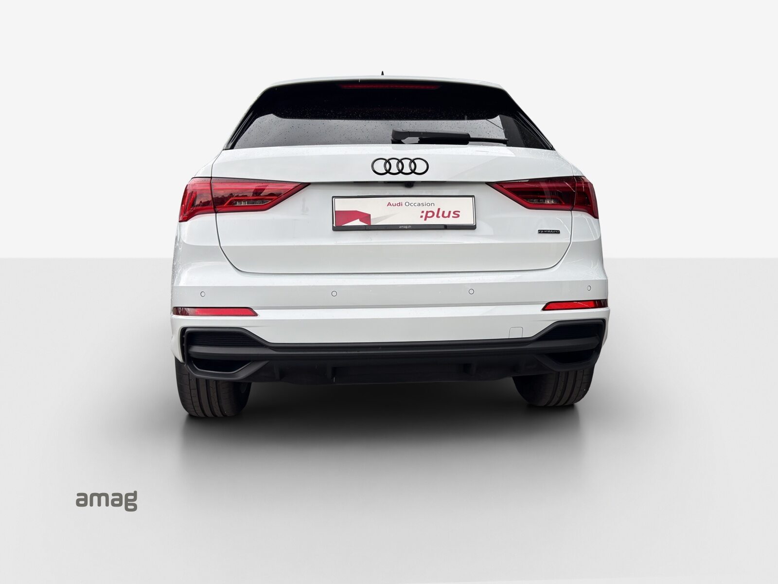 AUDI Q3 40 TFSI S line, Petrol, Second hand / Used, Automatic - 4