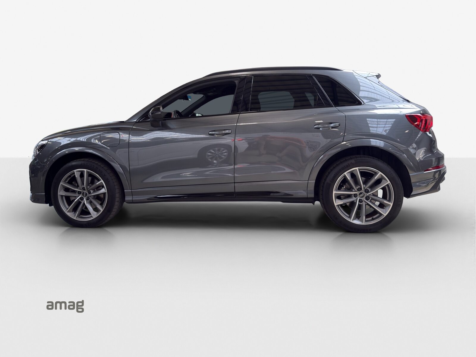 AUDI Q3 45 TFSI e S line, Full-Hybrid Petrol/Electric, Second hand / Used, Automatic - 2