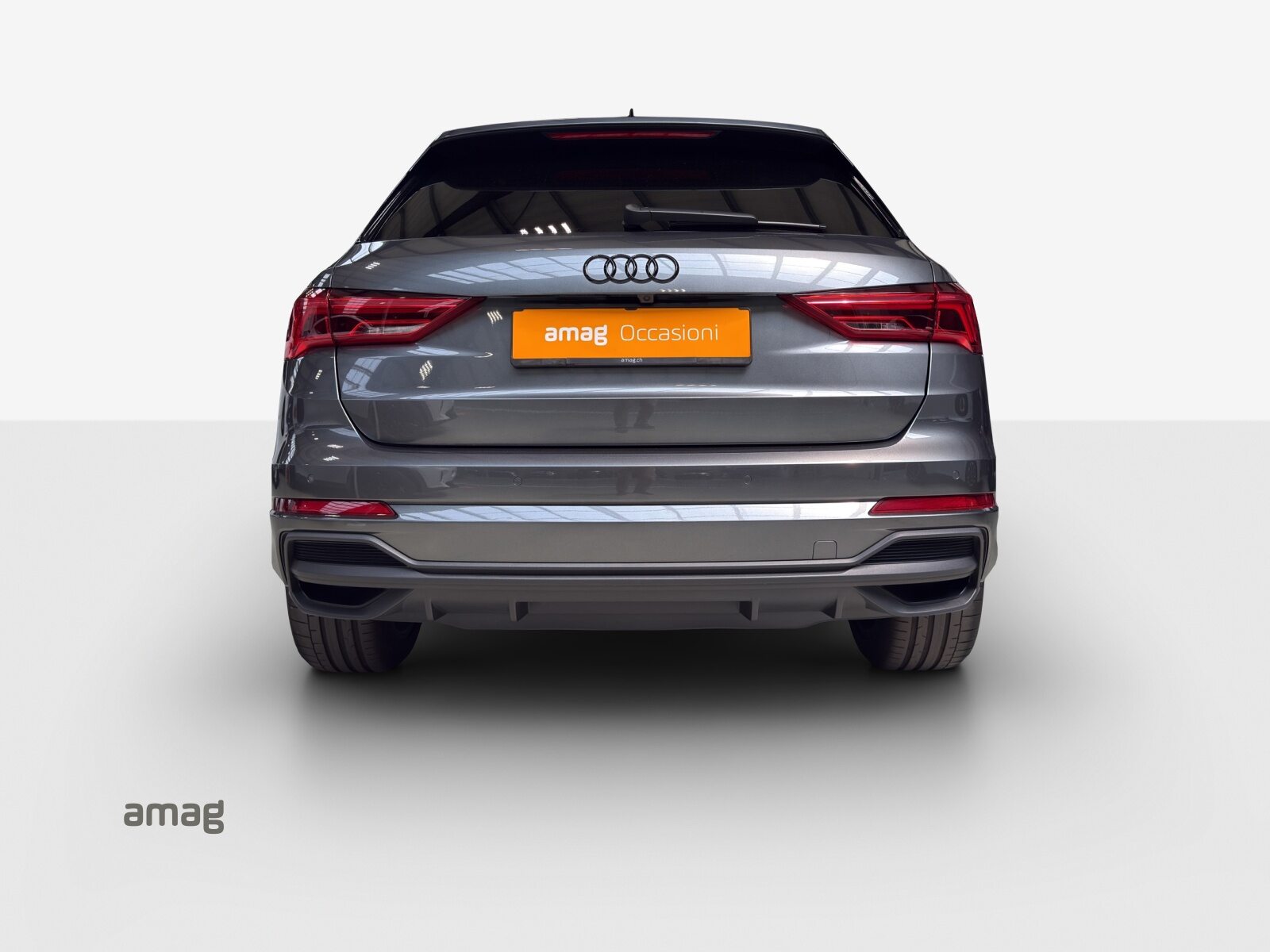 AUDI Q3 45 TFSI e S line, Full-Hybrid Petrol/Electric, Second hand / Used, Automatic - 4