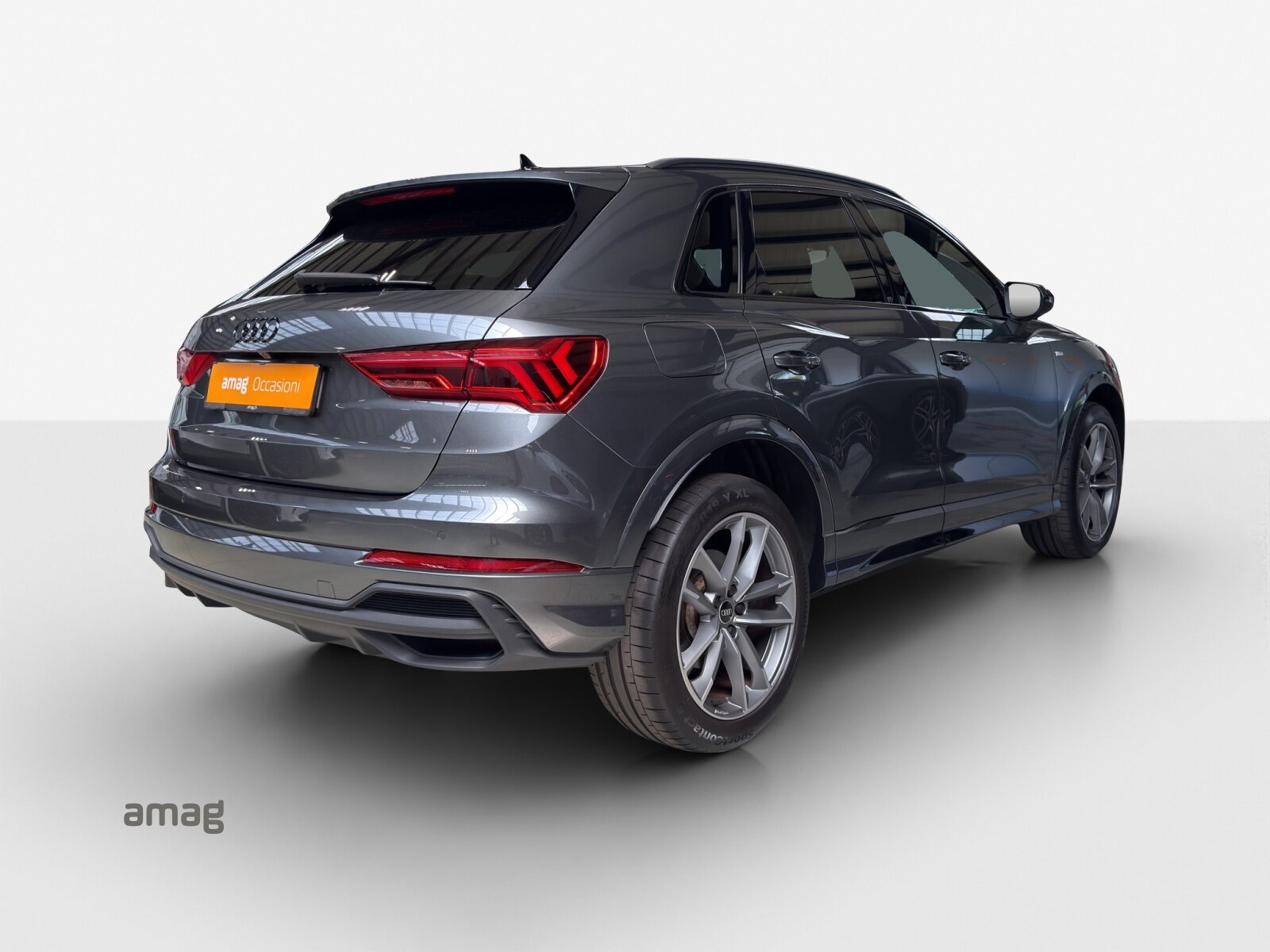 AUDI Q3 45 TFSI e S line, Full-Hybrid Petrol/Electric, Second hand / Used, Automatic - 5