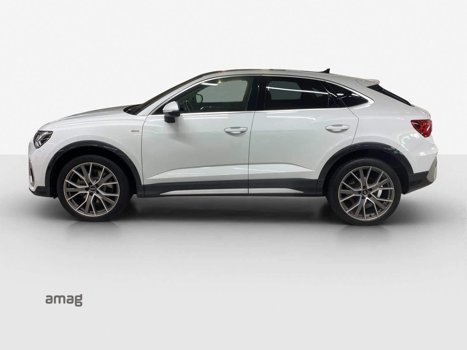 AUDI Q3 Sportback 40 TDI S line Attraction, Diesel, Occasion / Utilisé, Automatique - 2