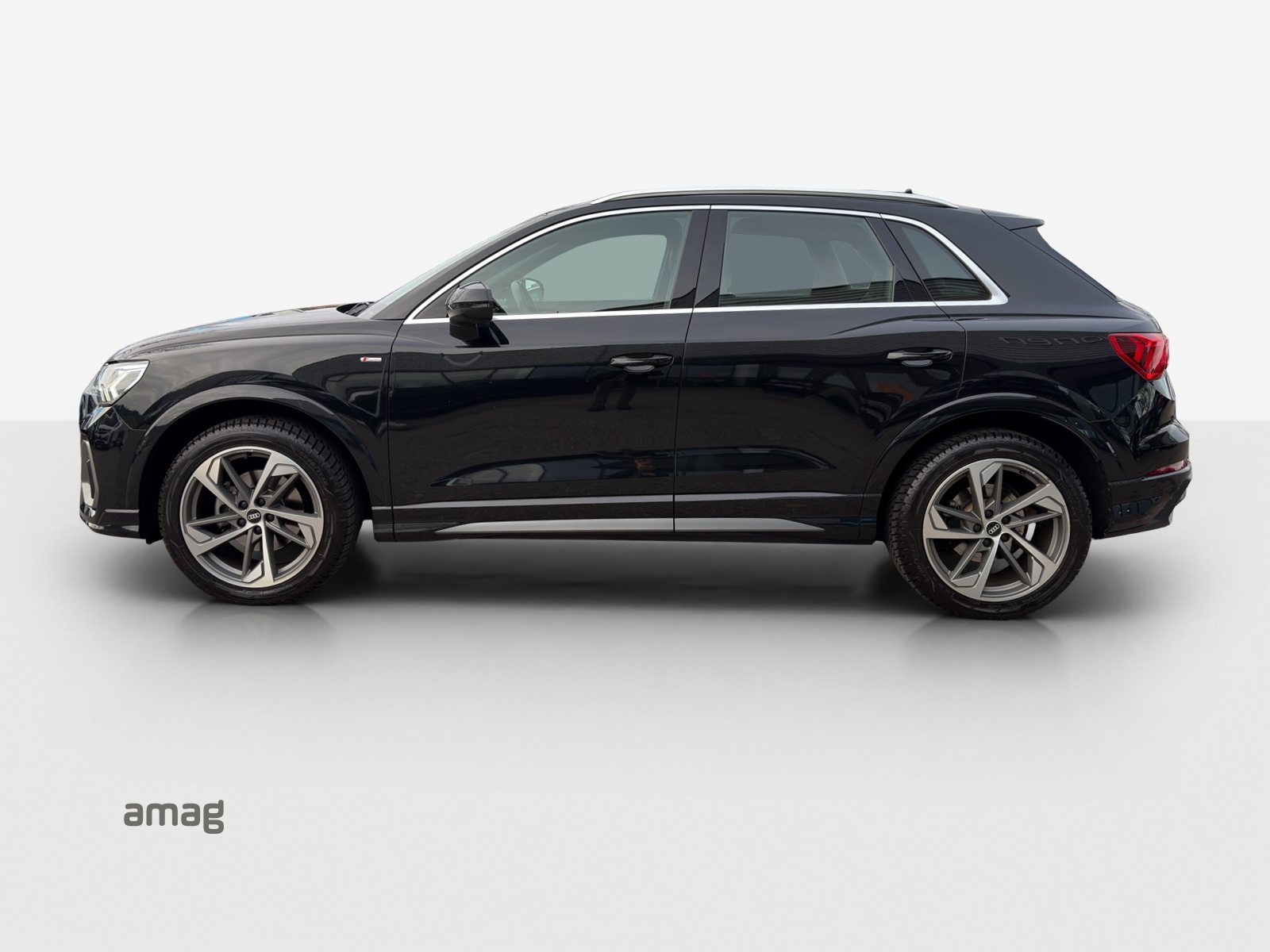 AUDI Q3 35 TFSI S line Attraction, Petrol, Second hand / Used, Automatic - 2