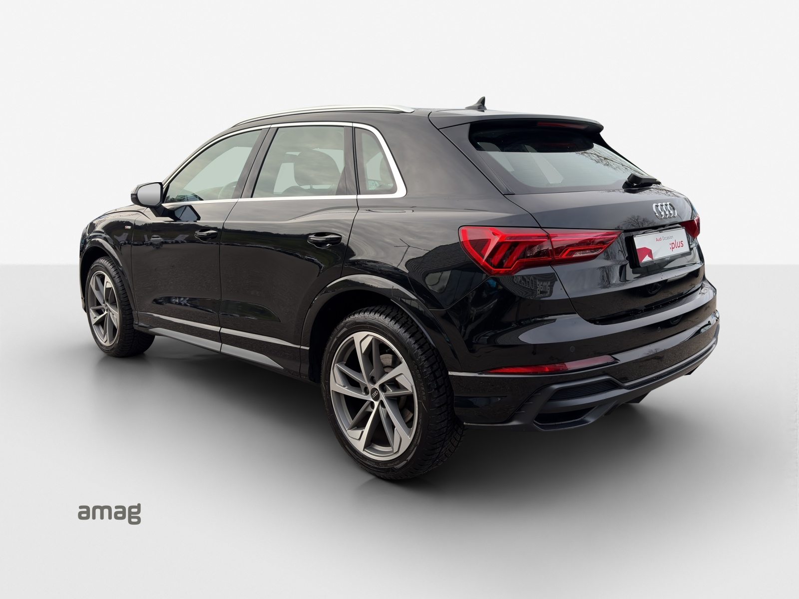 AUDI Q3 35 TFSI S line Attraction, Petrol, Second hand / Used, Automatic - 3