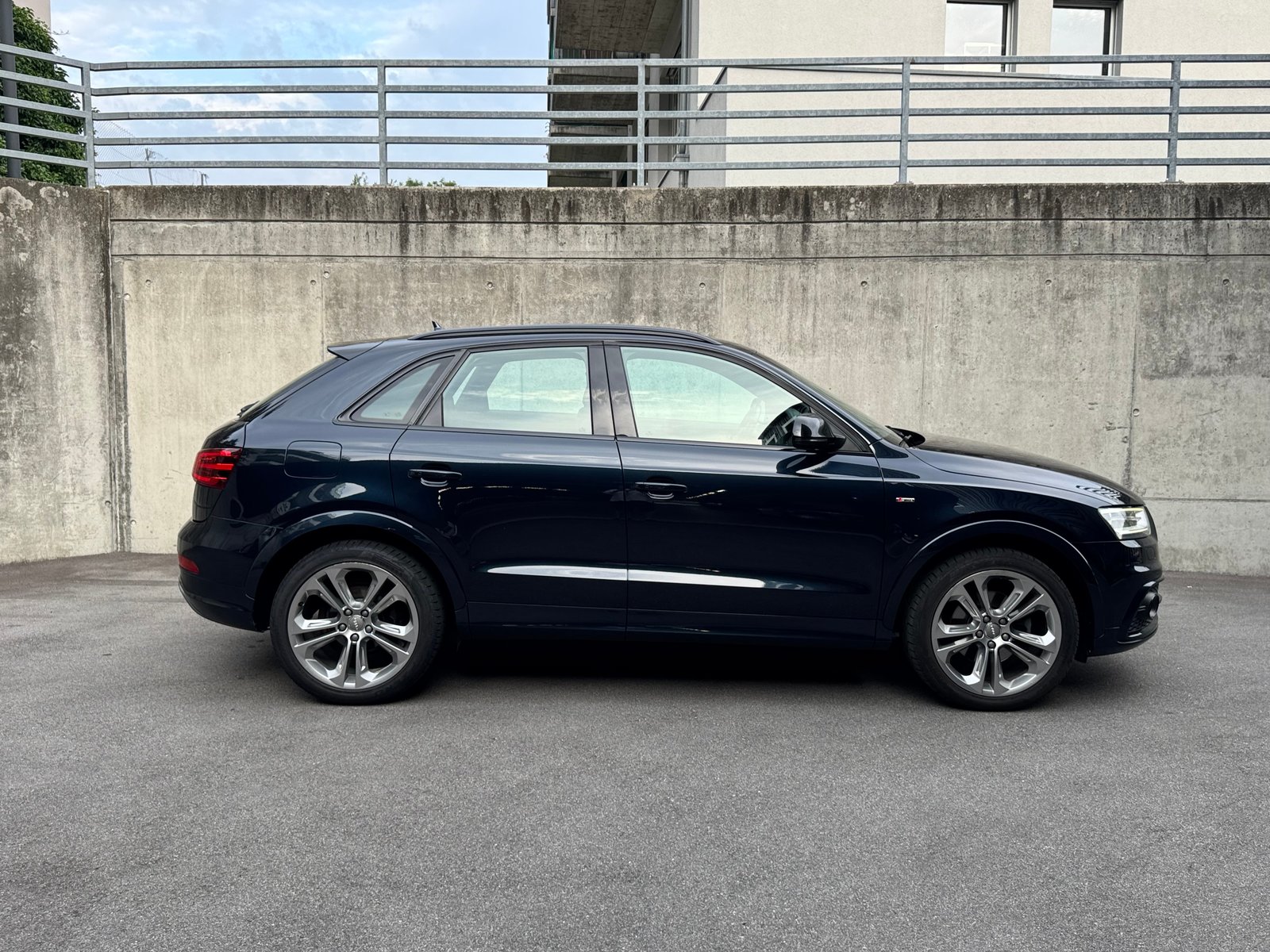 AUDI Q3 2.0 TFSI quattro S-tronic, Benzin, Occasion / Gebraucht, Automatik - 2