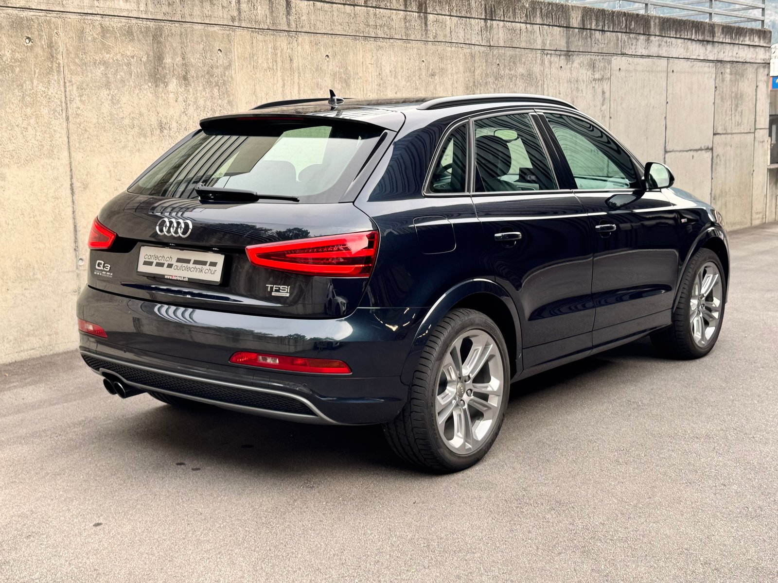 AUDI Q3 2.0 TFSI quattro S-tronic, Benzin, Occasion / Gebraucht, Automatik - 3