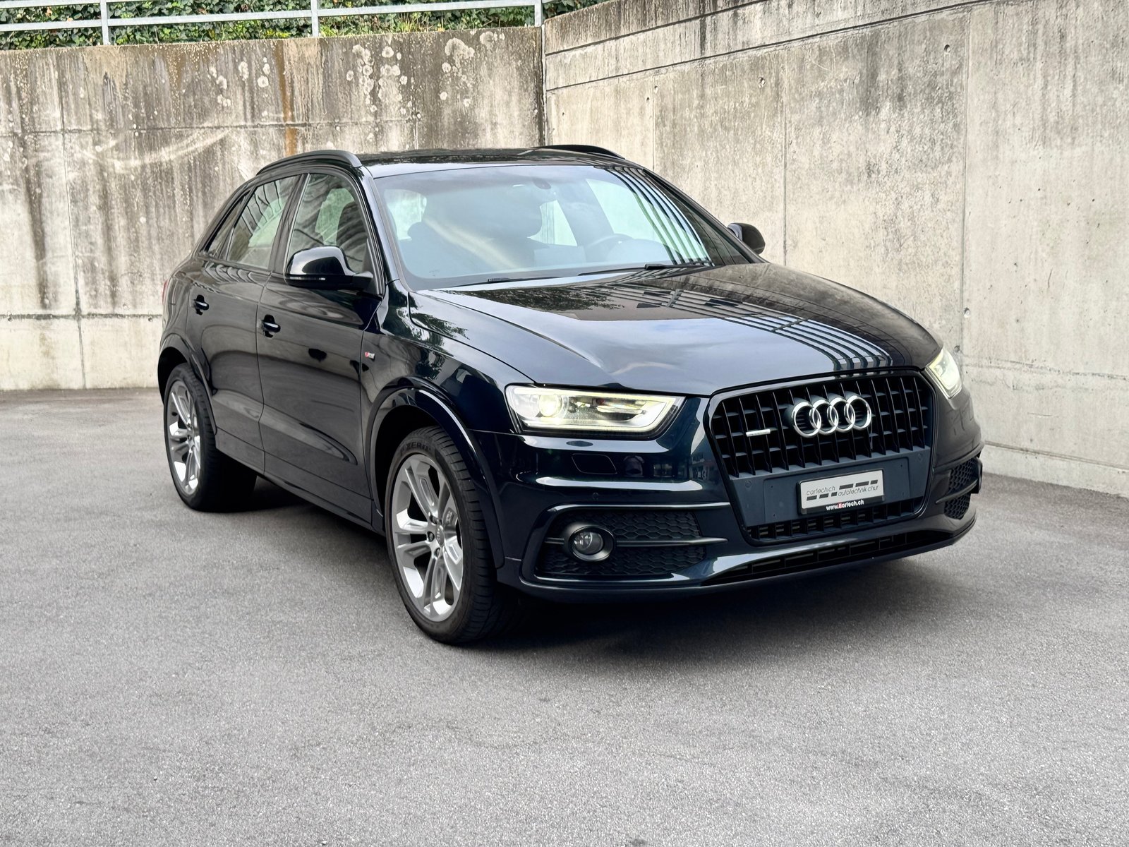 AUDI Q3 2.0 TFSI quattro S-tronic, Benzin, Occasion / Gebraucht, Automatik - 4