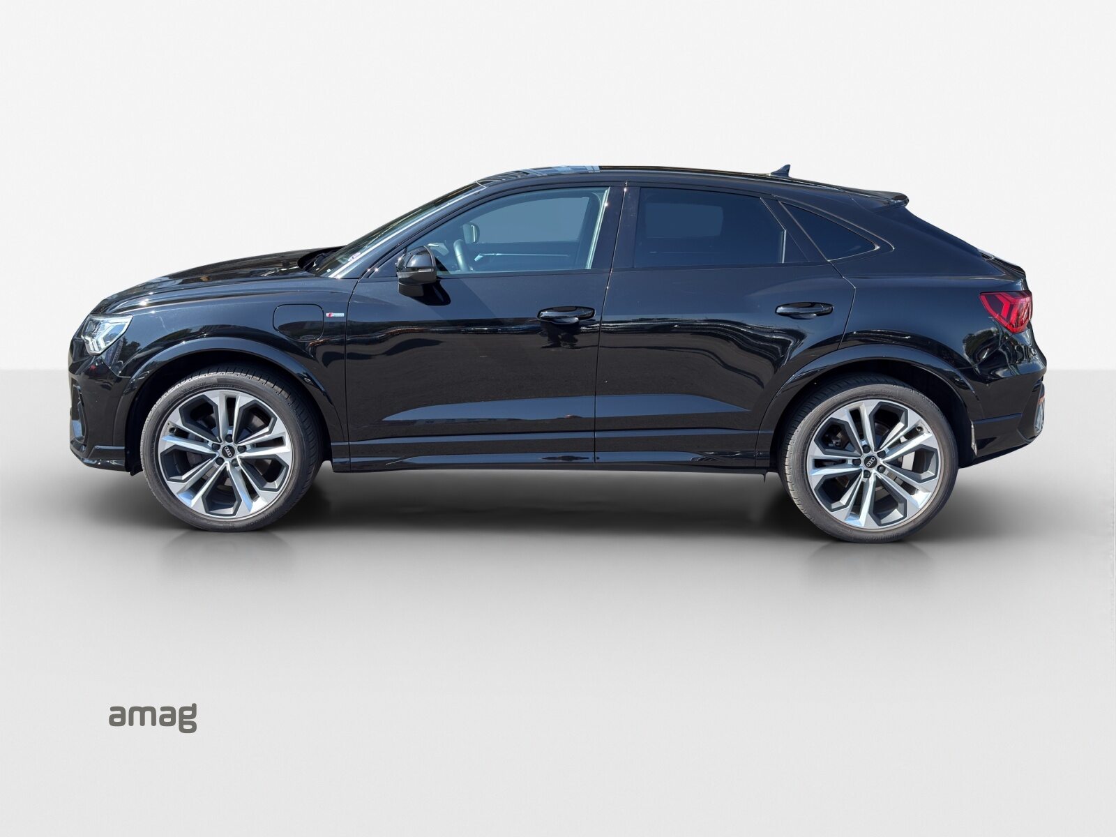 AUDI Q3 Sportback 45 TFSI e S line, Voll-Hybrid Benzin/Elektro, Occasion / Gebraucht, Automatik - 2