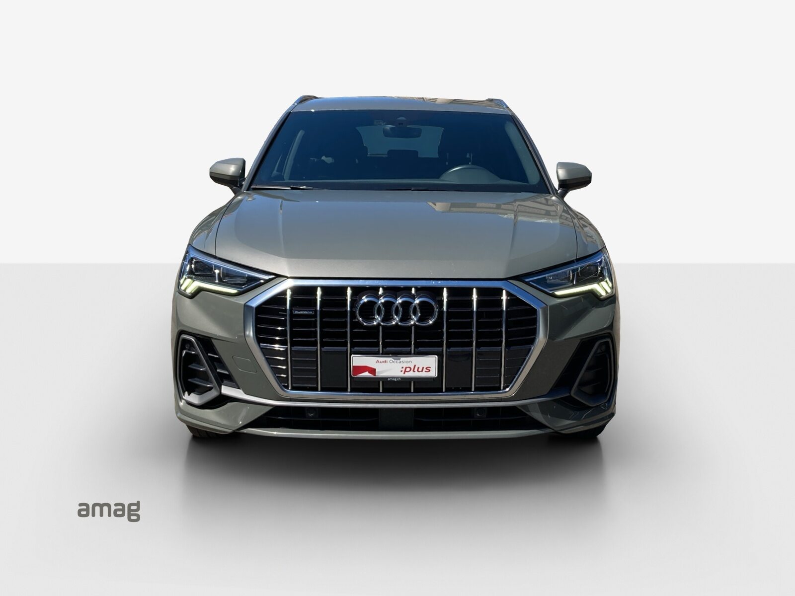 AUDI Q3 40 TFSI S line, Petrol, Second hand / Used, Automatic - 7