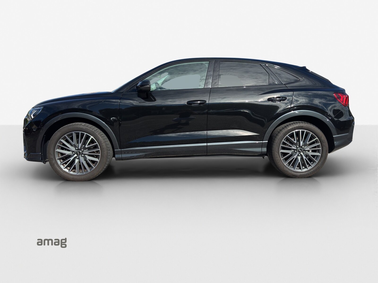 AUDI Q3 Sportback 35 TFSI Attraction, Benzin, Occasion / Gebraucht, Automatik - 2