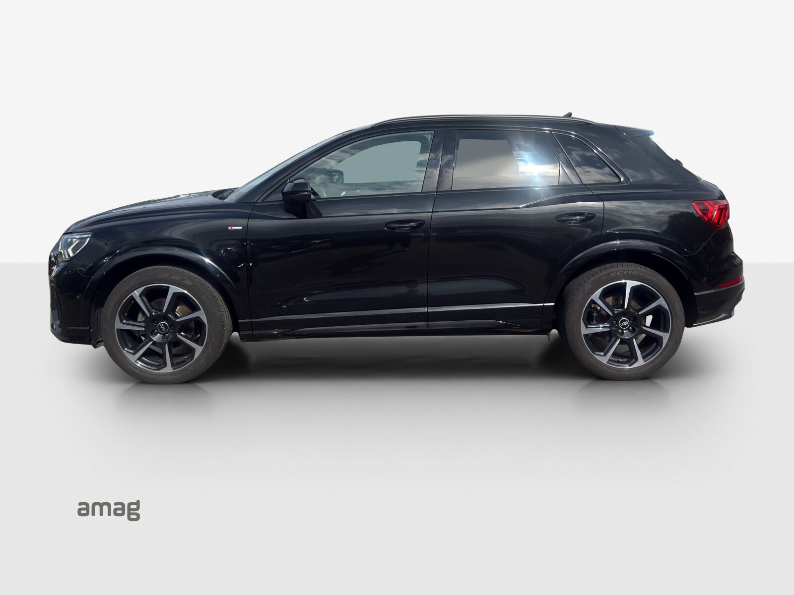 AUDI Q3 35 TFSI S line Attraction, Petrol, Second hand / Used, Automatic - 2
