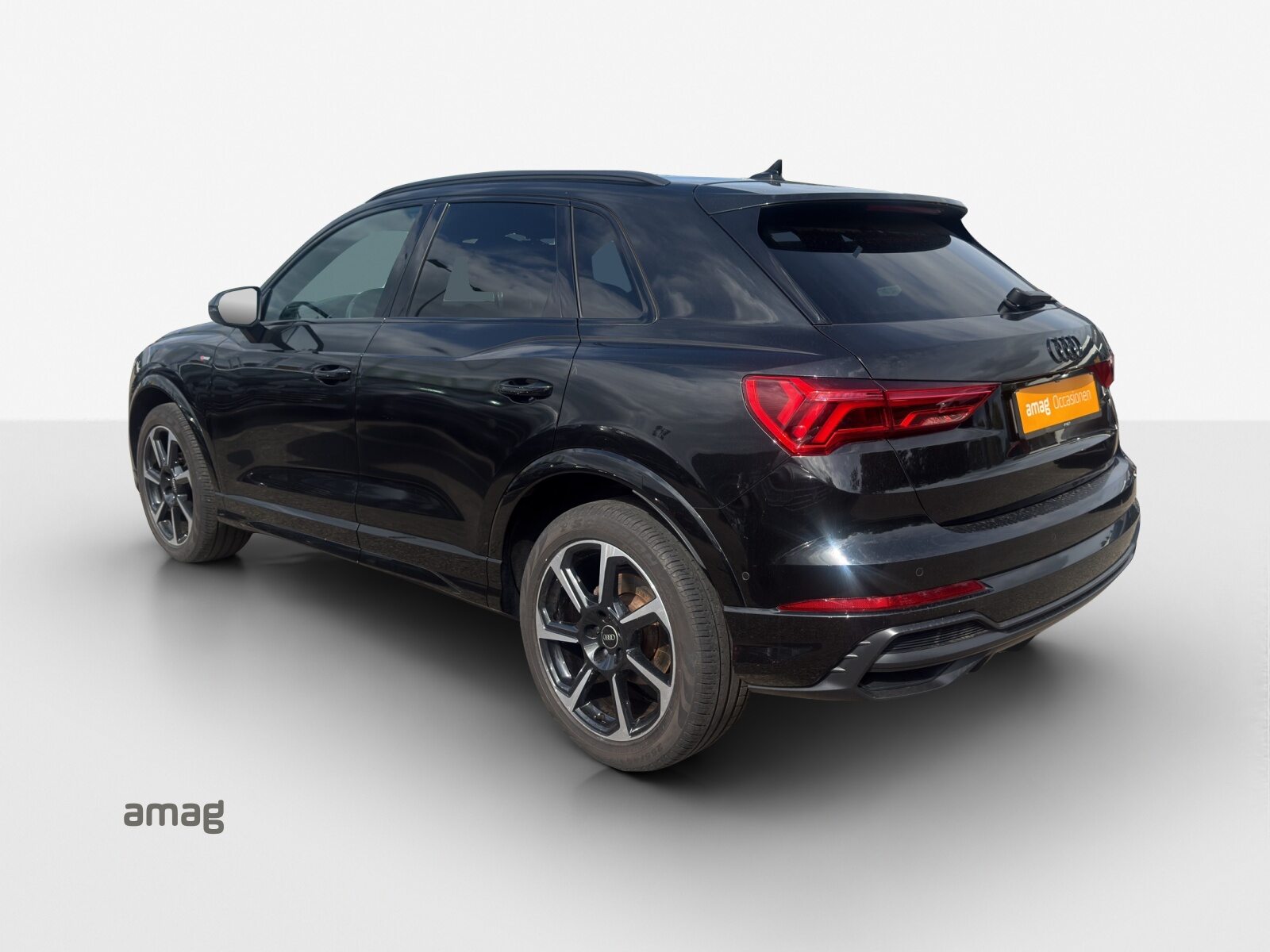 AUDI Q3 35 TFSI S line Attraction, Petrol, Second hand / Used, Automatic - 3