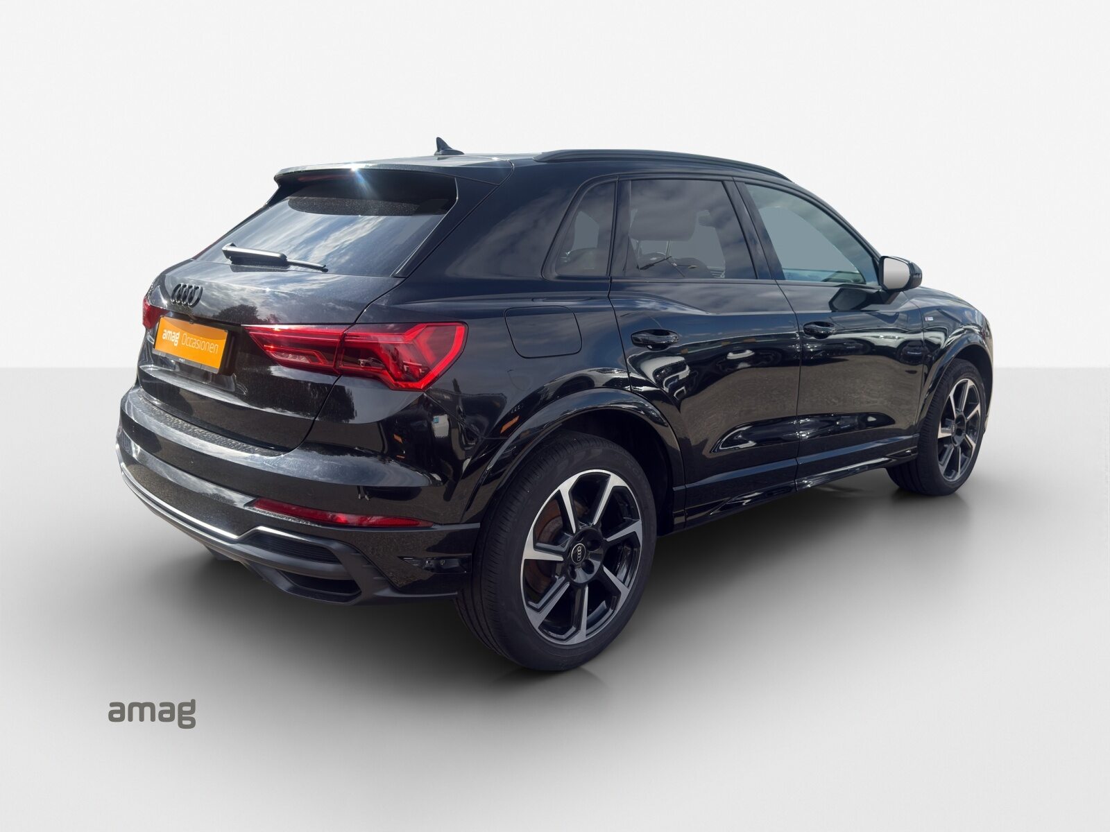 AUDI Q3 35 TFSI S line Attraction, Petrol, Second hand / Used, Automatic - 5