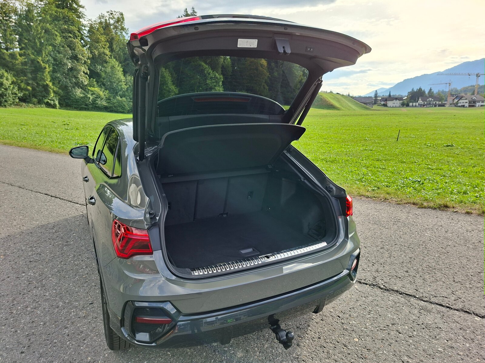 AUDI Q3 Sportback 35 TFSI Attraction S-tronic, Mild-Hybrid Benzin/Elektro, Occasion / Gebraucht, Automatik - 7
