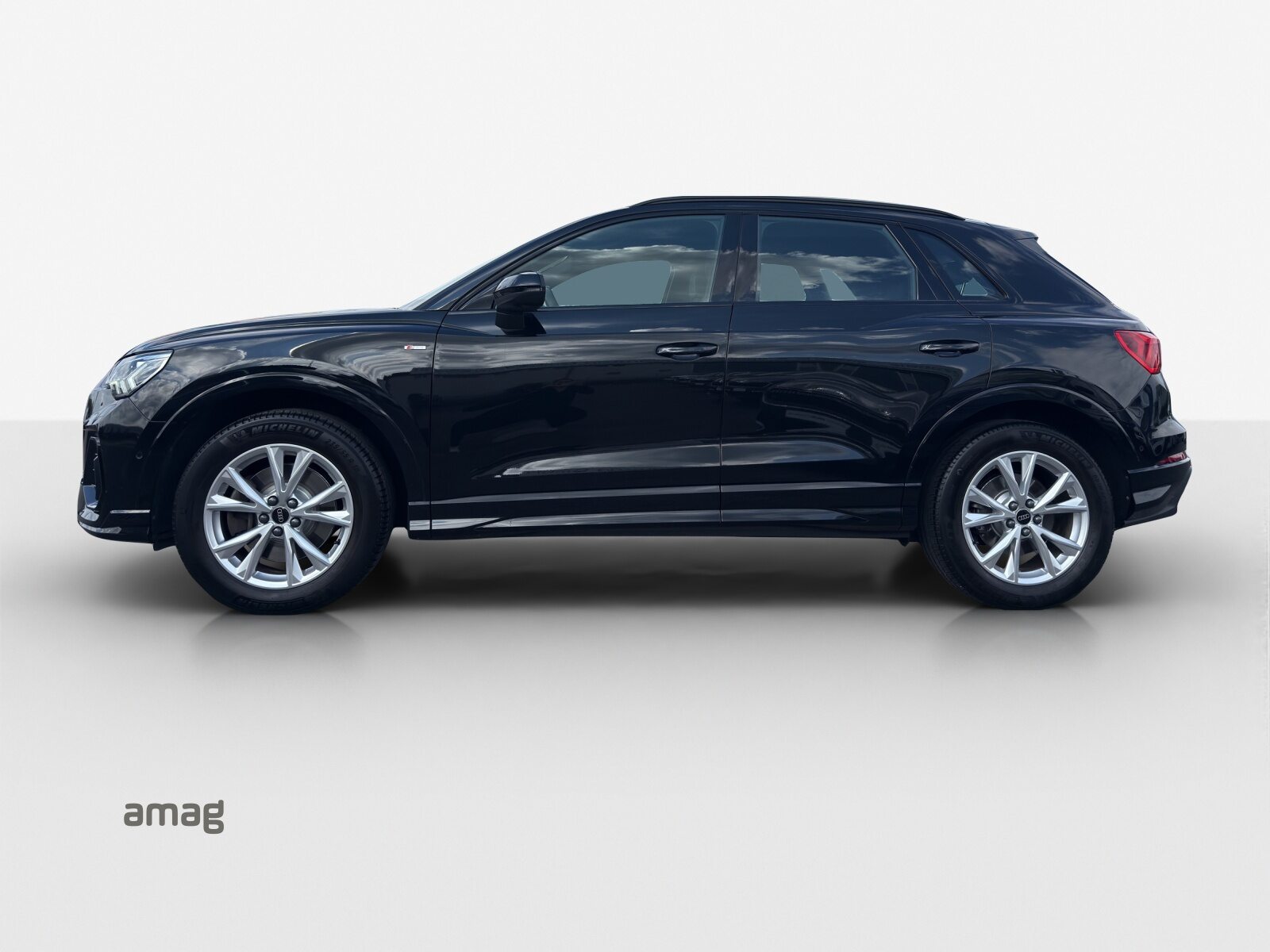 AUDI Q3 45 TFSI S line, Essence, Occasion / Utilisé, Automatique - 2