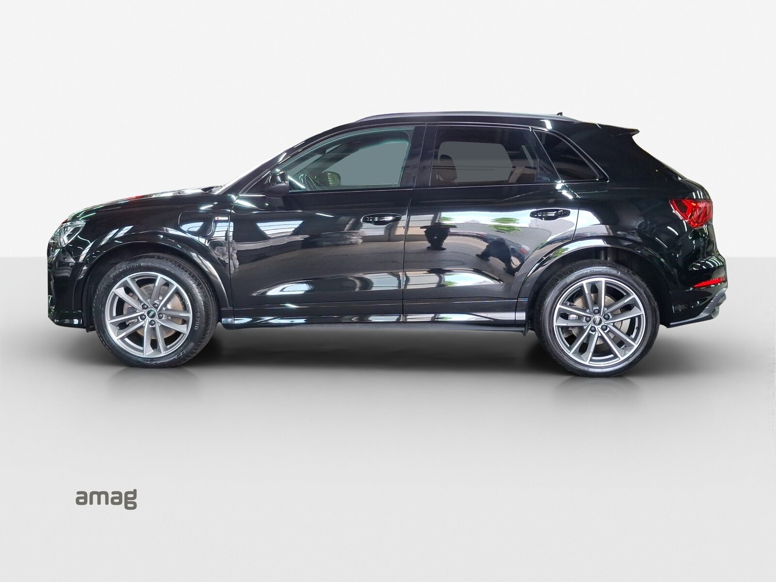 AUDI Q3 45 TFSI e S line Attraction, Hybride Intégral Essence/Électricité, Occasion / Utilisé, Automatique - 2
