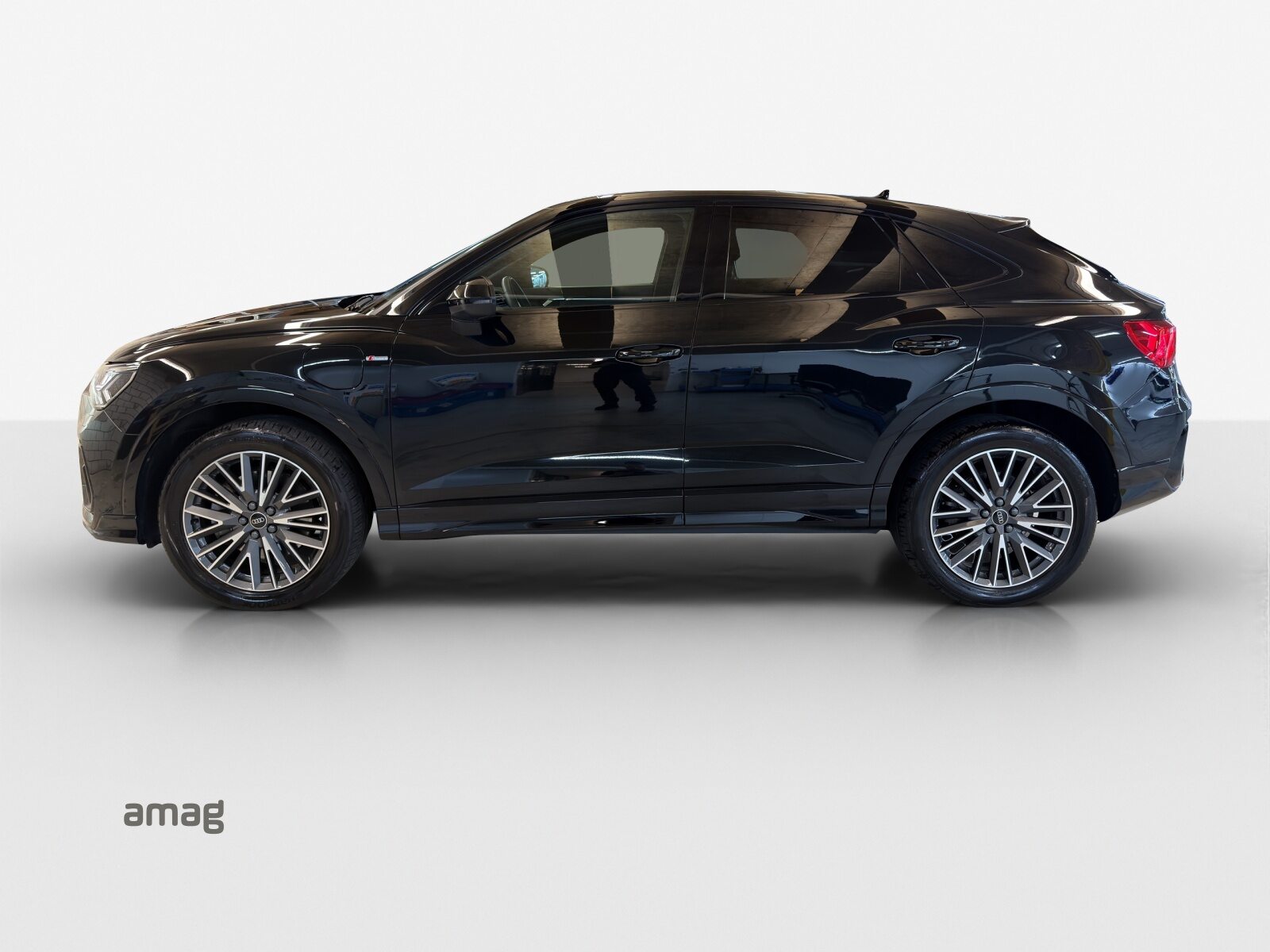 AUDI Q3 Sportback 45 TFSI e S line, Hybride Intégral Essence/Électricité, Occasion / Utilisé, Automatique - 2
