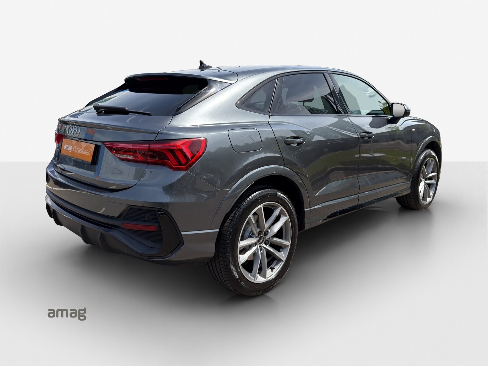 AUDI Q3 Sportback 35 TFSI S line Attraction, Benzin, Occasion / Gebraucht, Automatik - 2