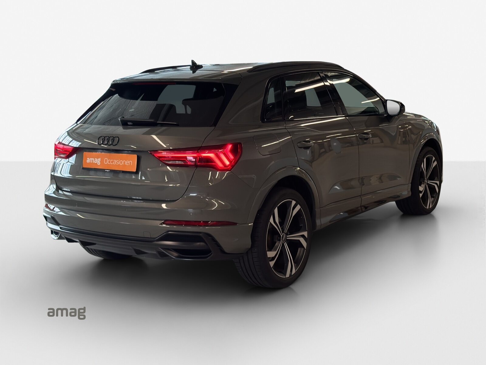 AUDI Q3 35 TFSI S line Attraction, Petrol, Second hand / Used, Automatic - 5