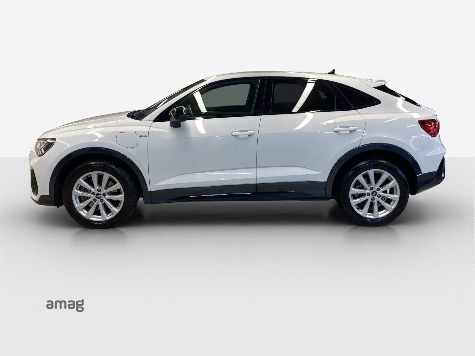 AUDI Q3 Sportback 45 TFSI e S line, Full-Hybrid Petrol/Electric, Second hand / Used, Automatic - 2