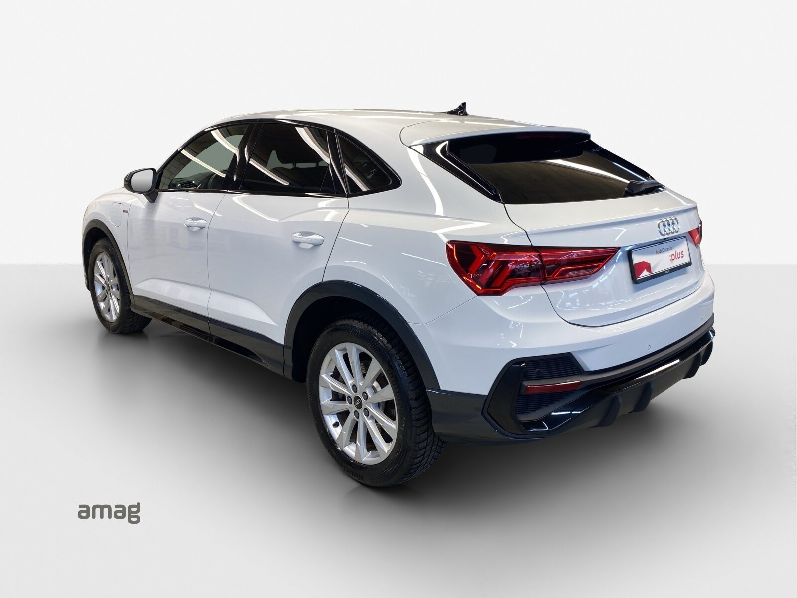 AUDI Q3 Sportback 45 TFSI e S line, Full-Hybrid Petrol/Electric, Second hand / Used, Automatic - 3
