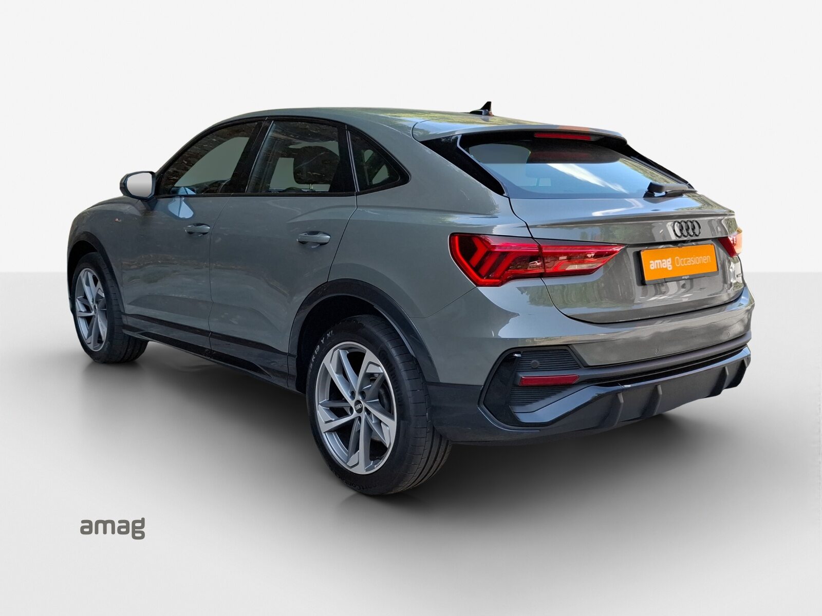 AUDI Q3 Sportback 40 TFSI S line, Petrol, Second hand / Used, Automatic - 3