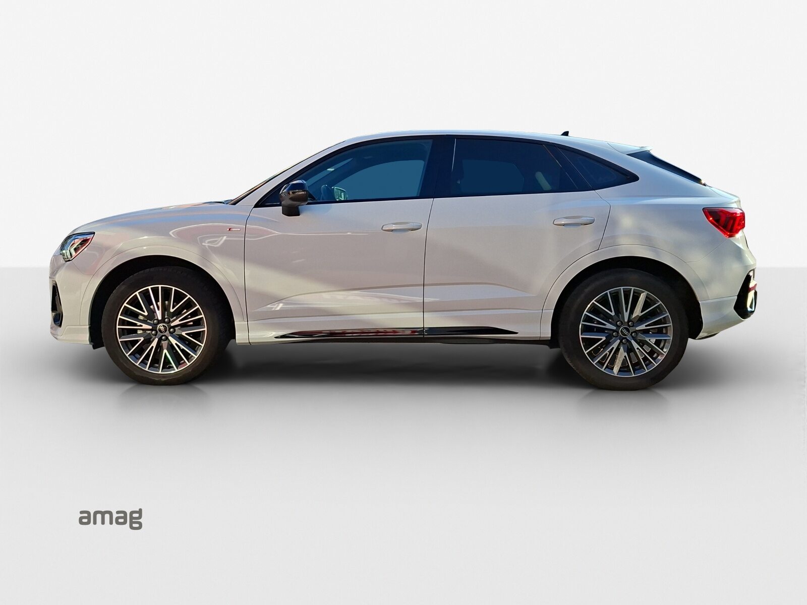 AUDI Q3 Sportback 35 TFSI S line Attraction, Benzin, Occasion / Gebraucht, Automatik - 2