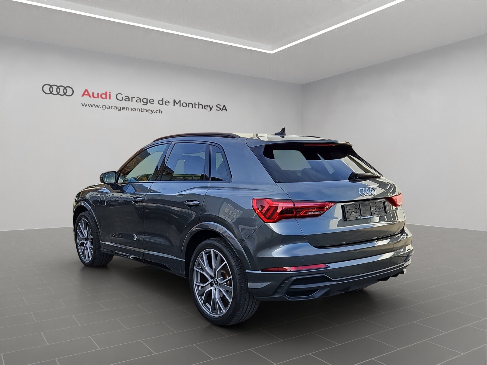 AUDI Q3 35 TFSI S line Attraction S-tronic, Essence, Occasion / Utilisé, Automatique - 2