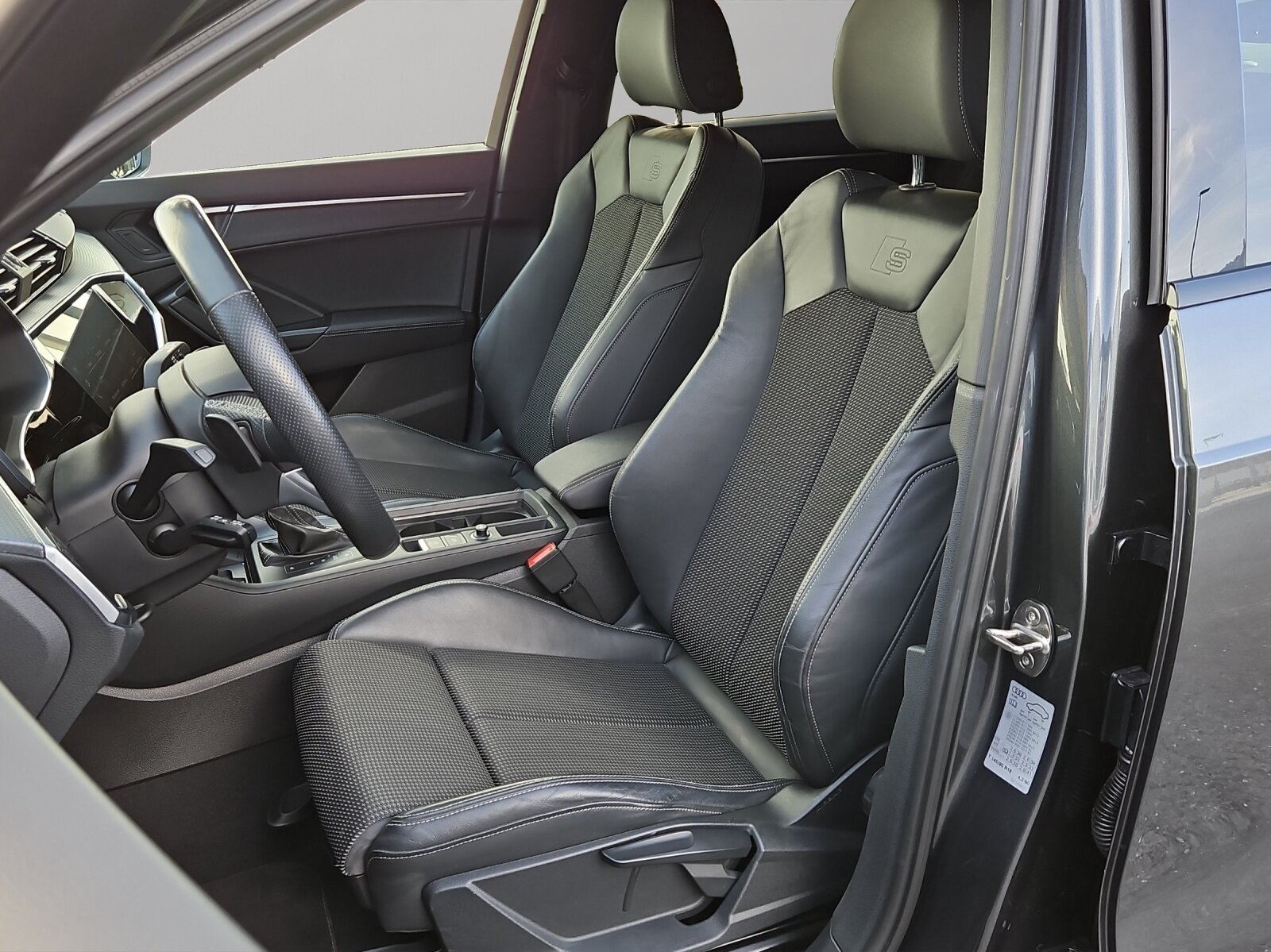 AUDI Q3 35 TFSI S line Attraction S-tronic, Essence, Occasion / Utilisé, Automatique - 5