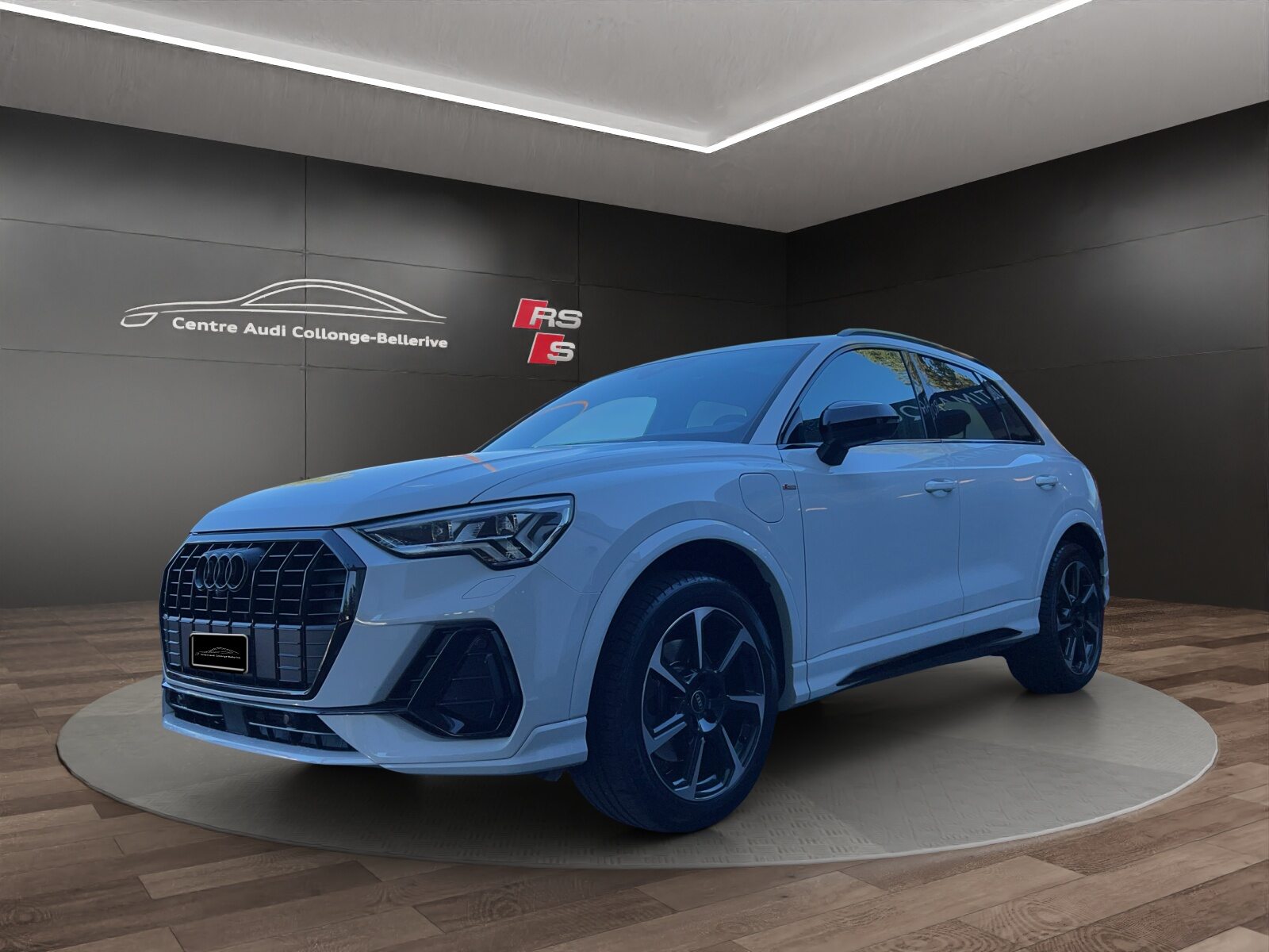 AUDI Q3 45 TFSI e S line