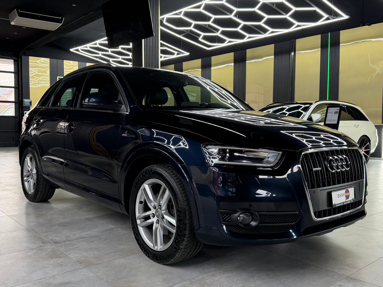 AUDI Q3 2.0 TFSI quattro S-tronic, Benzin, Occasion / Gebraucht, Automatik - 3