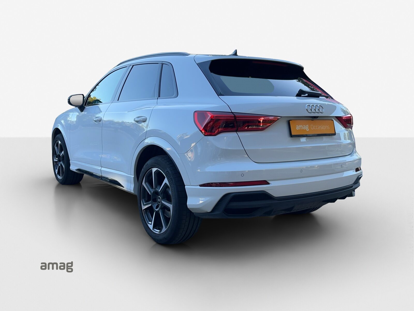 AUDI Q3 35 TFSI S line Attraction, Petrol, Second hand / Used, Automatic - 3