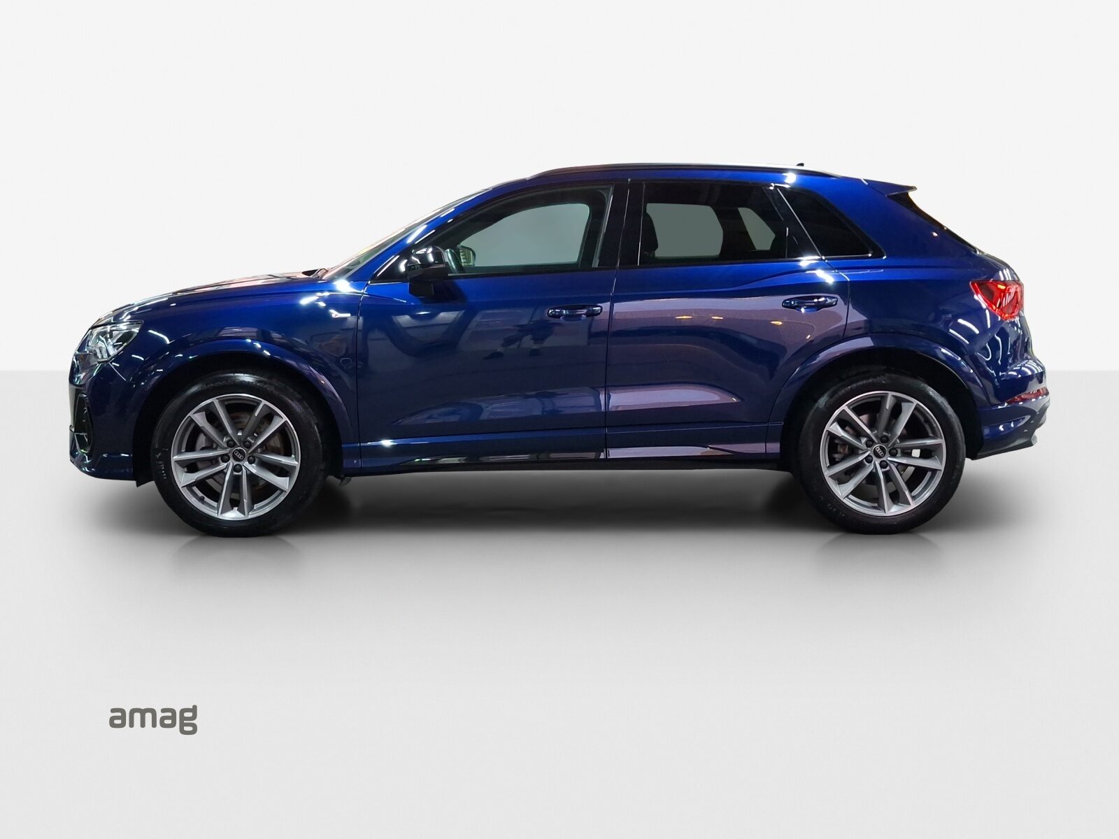 AUDI Q3 40 TFSI S line, Essence, Occasion / Utilisé, Automatique - 2