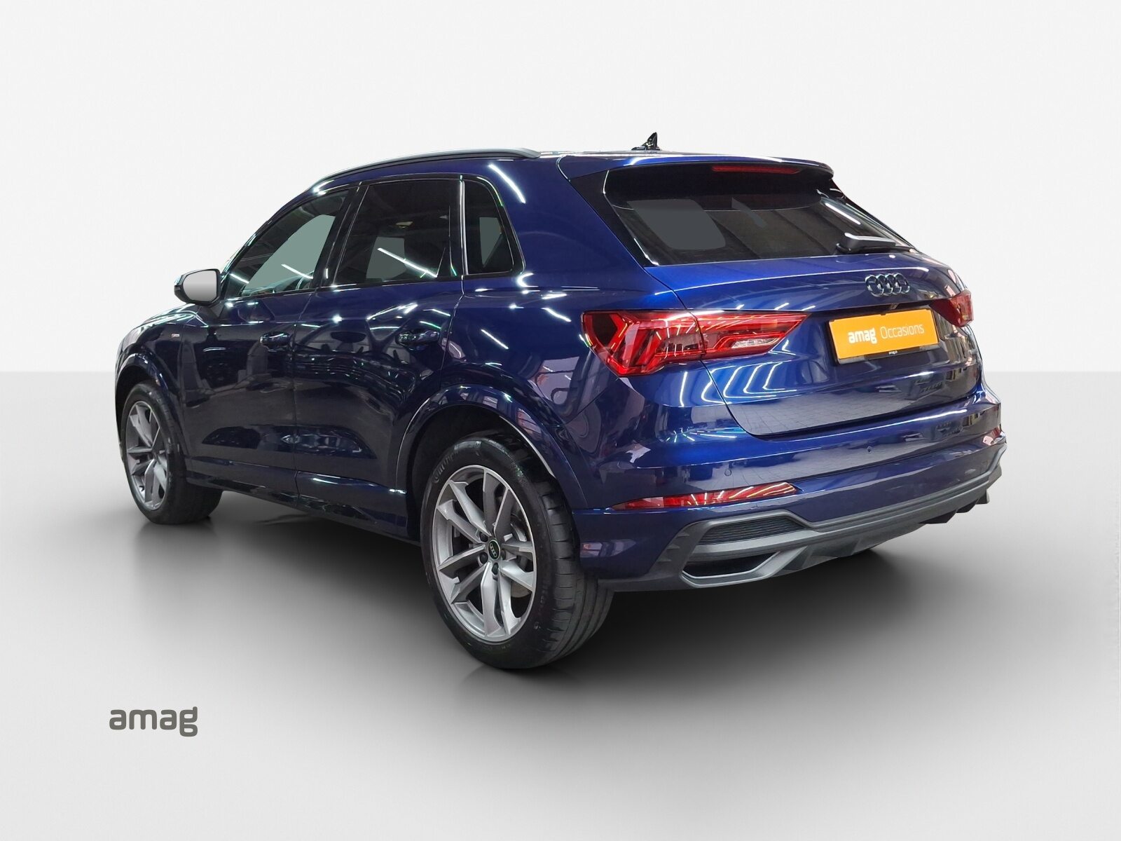 AUDI Q3 40 TFSI S line, Essence, Occasion / Utilisé, Automatique - 3