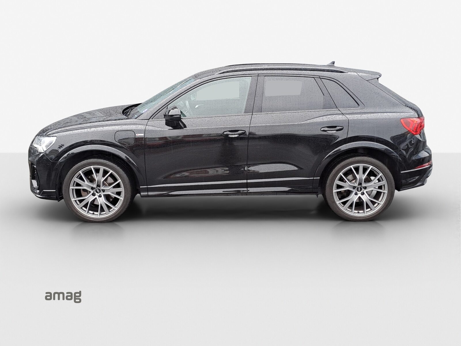 AUDI Q3 45 TFSI e S line, Full-Hybrid Petrol/Electric, Second hand / Used, Automatic - 2