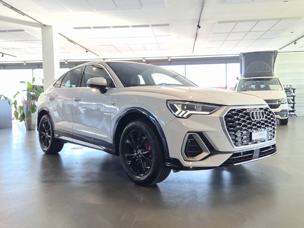 AUDI Q3 Sportback 2.0 40 TFSI S line quattro, Petrol, Second hand / Used, Automatic - 2