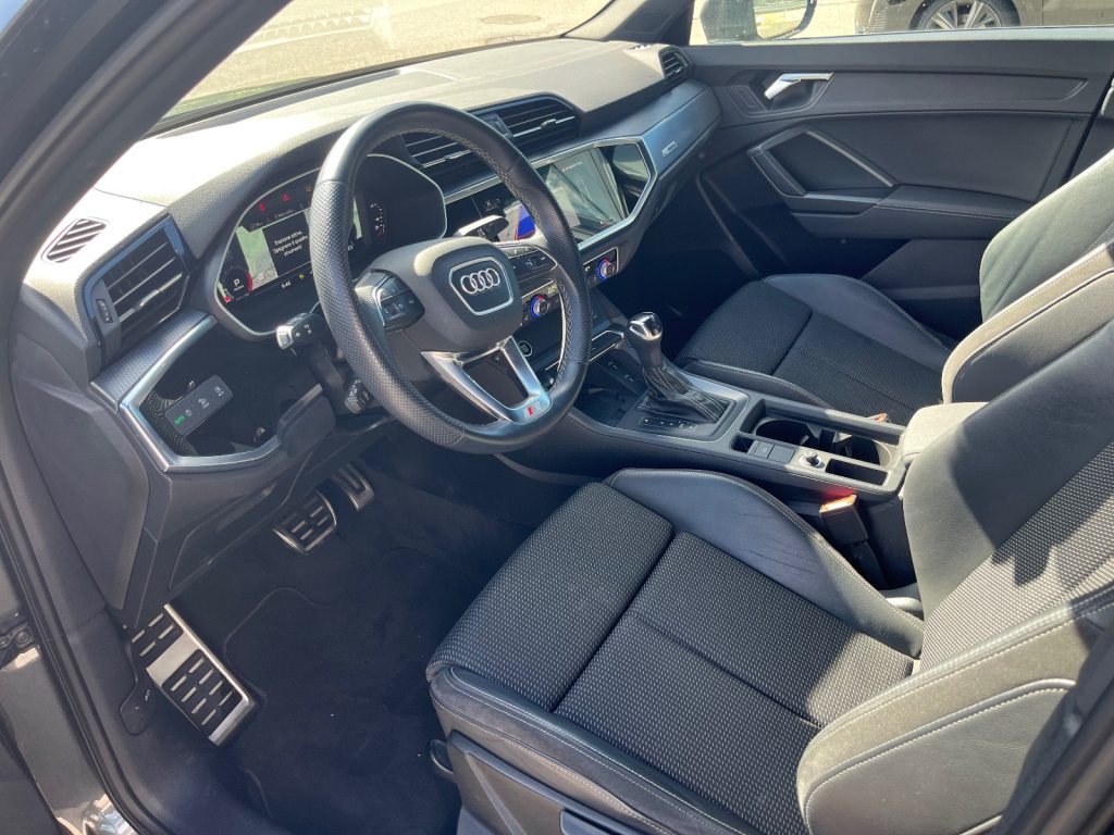 AUDI Q3 1.5 35 TFSI S line Attraction S-Tronic, Mild-Hybrid Benzin/Elektro, Occasion / Gebraucht, Automatik - 7