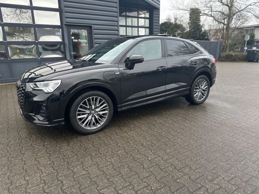 AUDI Q3 45 TFSI e S line