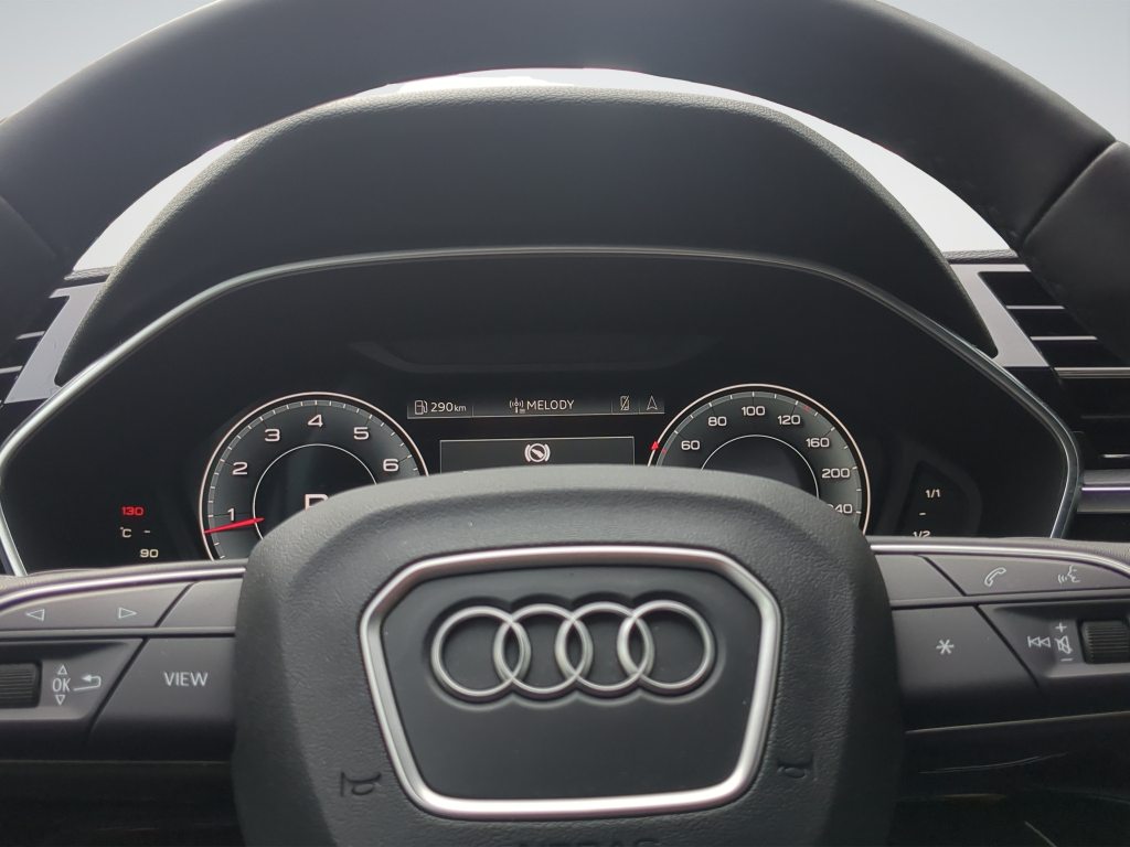 AUDI Q3 1.5 35 TFSI S line Attraction S-Tronic, Mild-Hybrid Benzin/Elektro, Occasion / Gebraucht, Automatik - 7