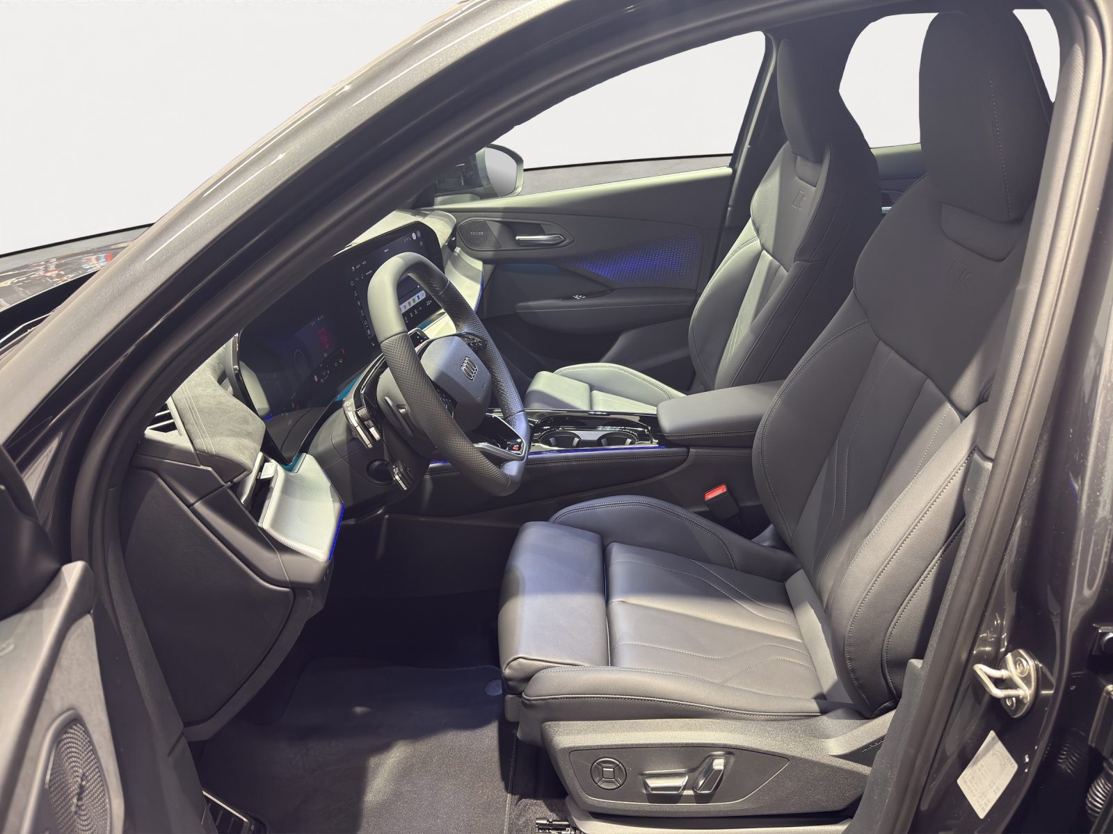 AUDI Q3 SUV TFSI 195 kW, Petrol, Ex-demonstrator, Automatic - 5