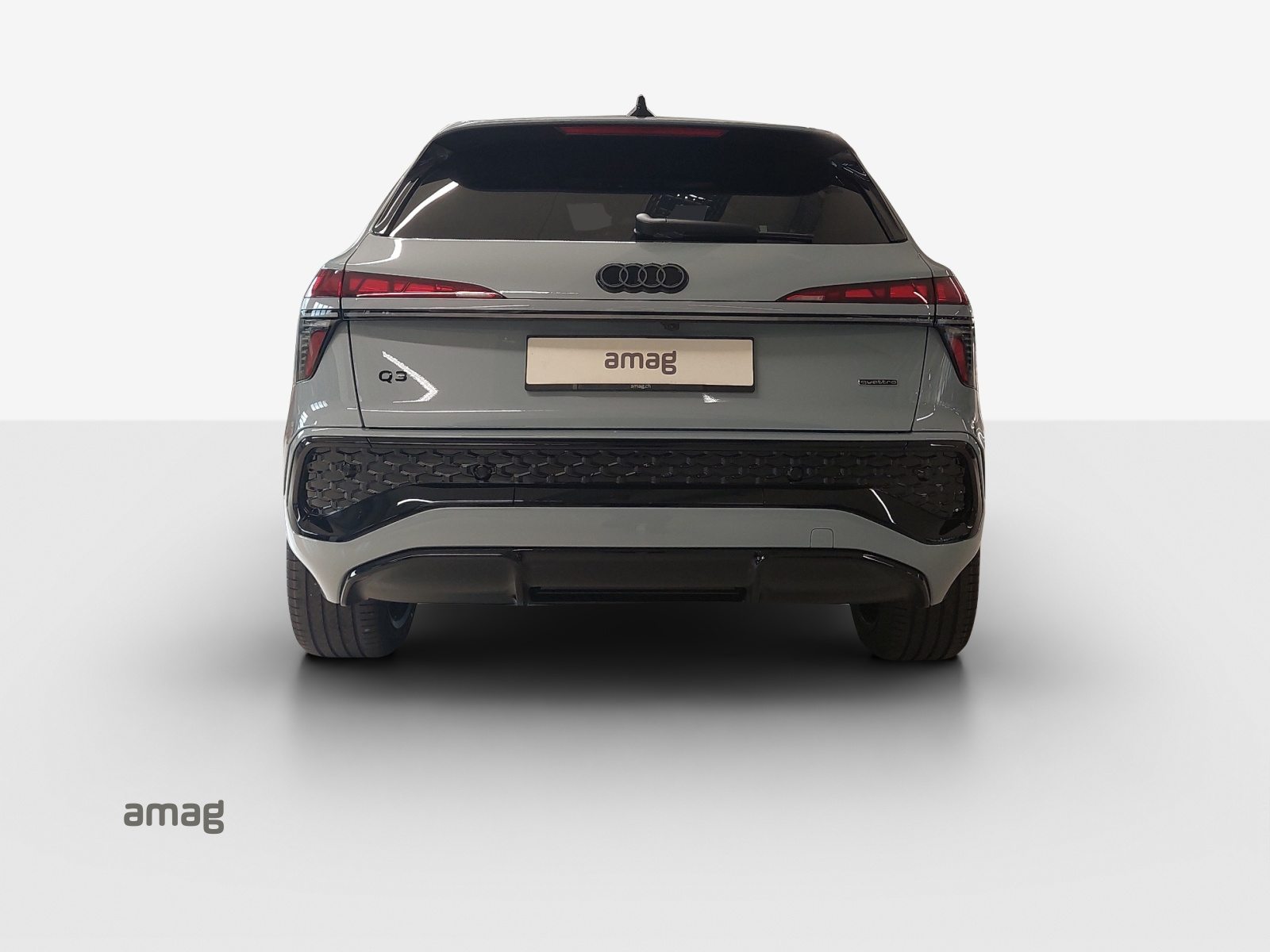 AUDI Q3 SUV TFSI 195 kW, Petrol, Ex-demonstrator, Automatic - 4