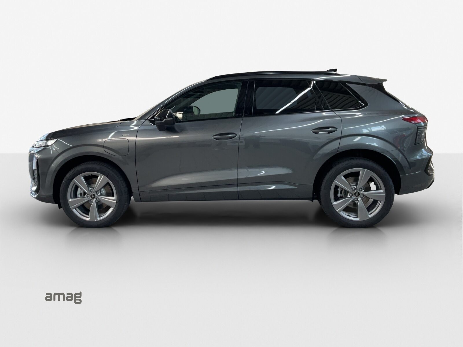 AUDI Q3 SUV e-hybrid 200 kW, Full-Hybrid Petrol/Electric, Ex-demonstrator, Automatic - 2
